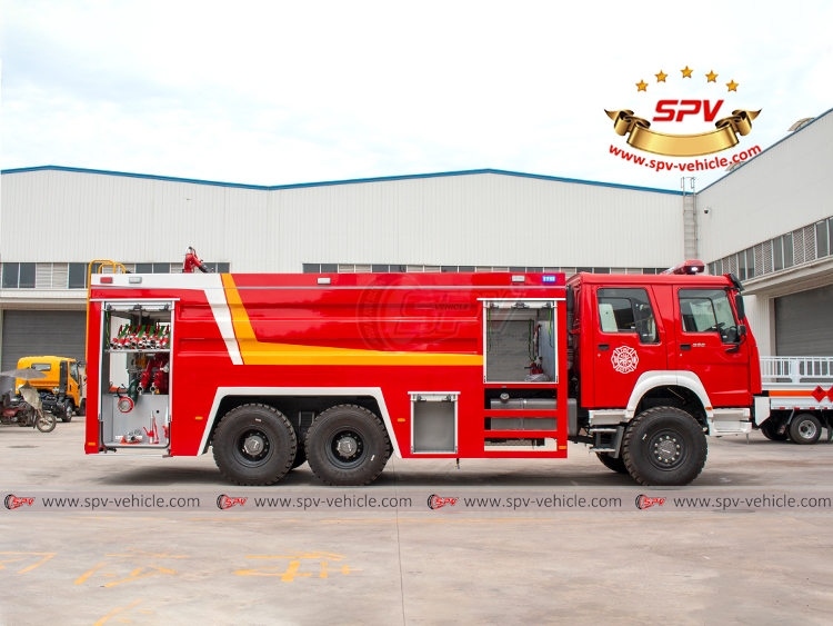 12,000 Litres Off-road Fire Engine Sinotruk - RS